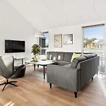 Spacious Retreat Near - By Traum