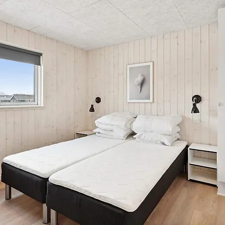 Spacious Retreat Near * Sarup