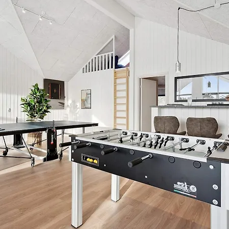 Spacious Retreat Near 別荘 *