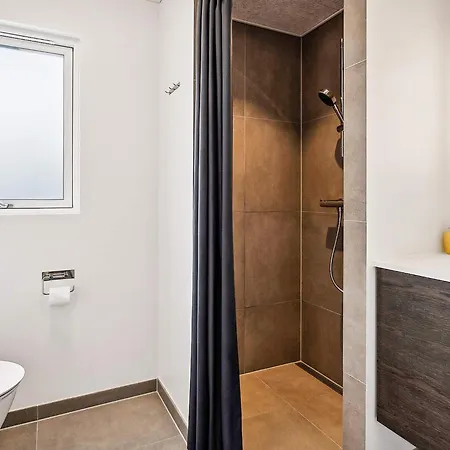 Semesterbostad Spacious Retreat Near - By Traum *