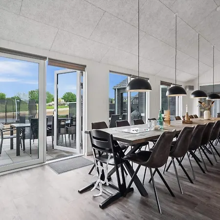 Spacious Retreat Near * Sarup
