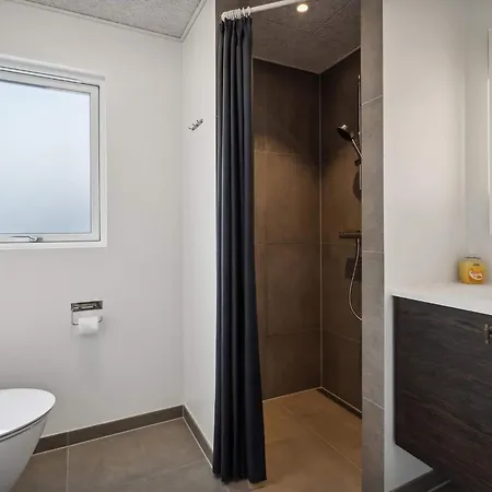 Semesterbostad Spacious Retreat Near - By Traum *