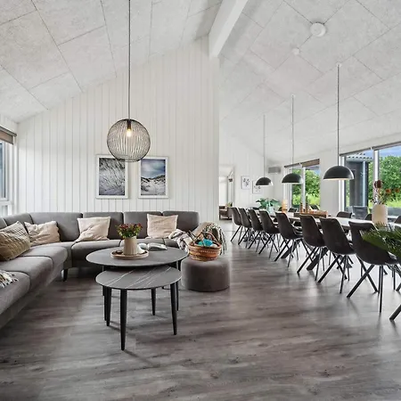 Spacious Retreat Near Sarup