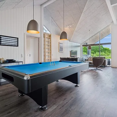 Spacious Retreat Near * Sarup