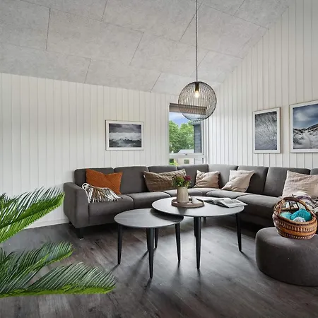 Spacious Retreat Near 別荘