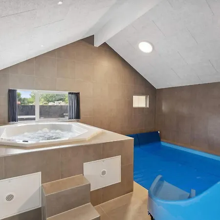 Semesterbostad Spacious Retreat Near - By Traum