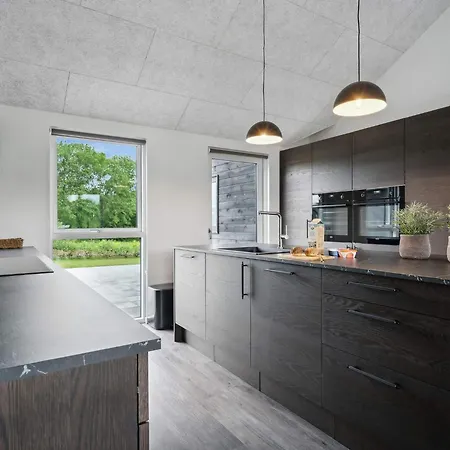 Spacious Retreat Near 別荘
