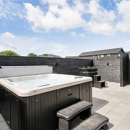 Spacious Retreat Near * Sarup