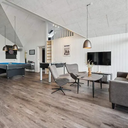 Spacious Retreat Near 別荘 *
