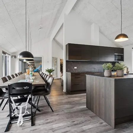 Spacious Retreat Near 別荘 Sarup