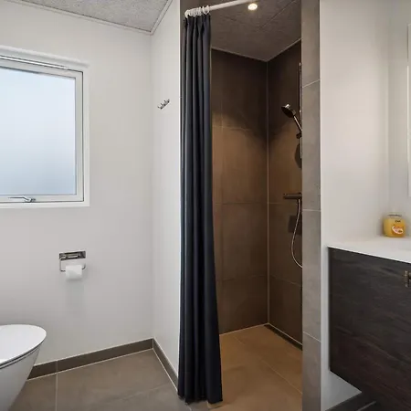 Spacious Retreat Near 別荘 *