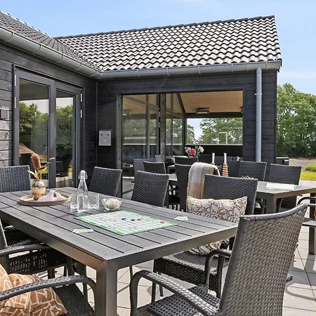 Spacious Retreat Near * Sarup